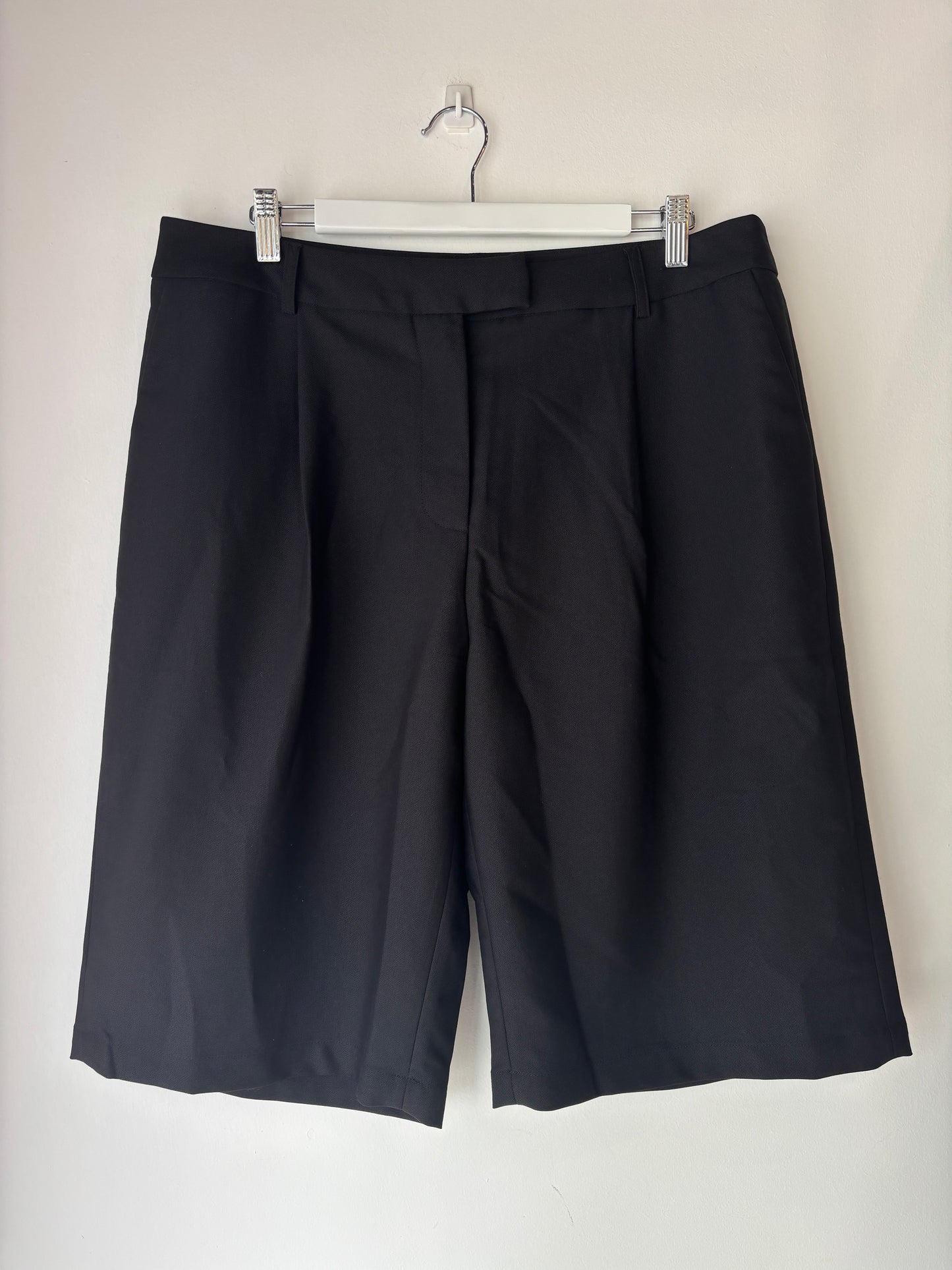 Chosen by Tuchuzy 'Bermuda' Shorts ~ size Large