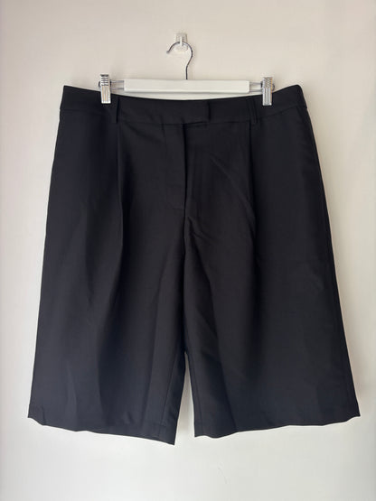 Chosen by Tuchuzy 'Bermuda' Shorts ~ size Large