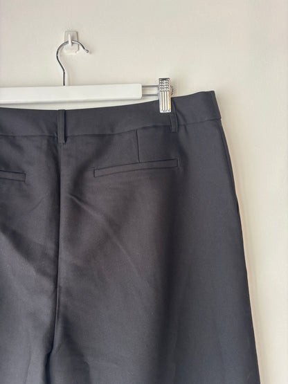 Chosen by Tuchuzy 'Bermuda' Shorts ~ size Large