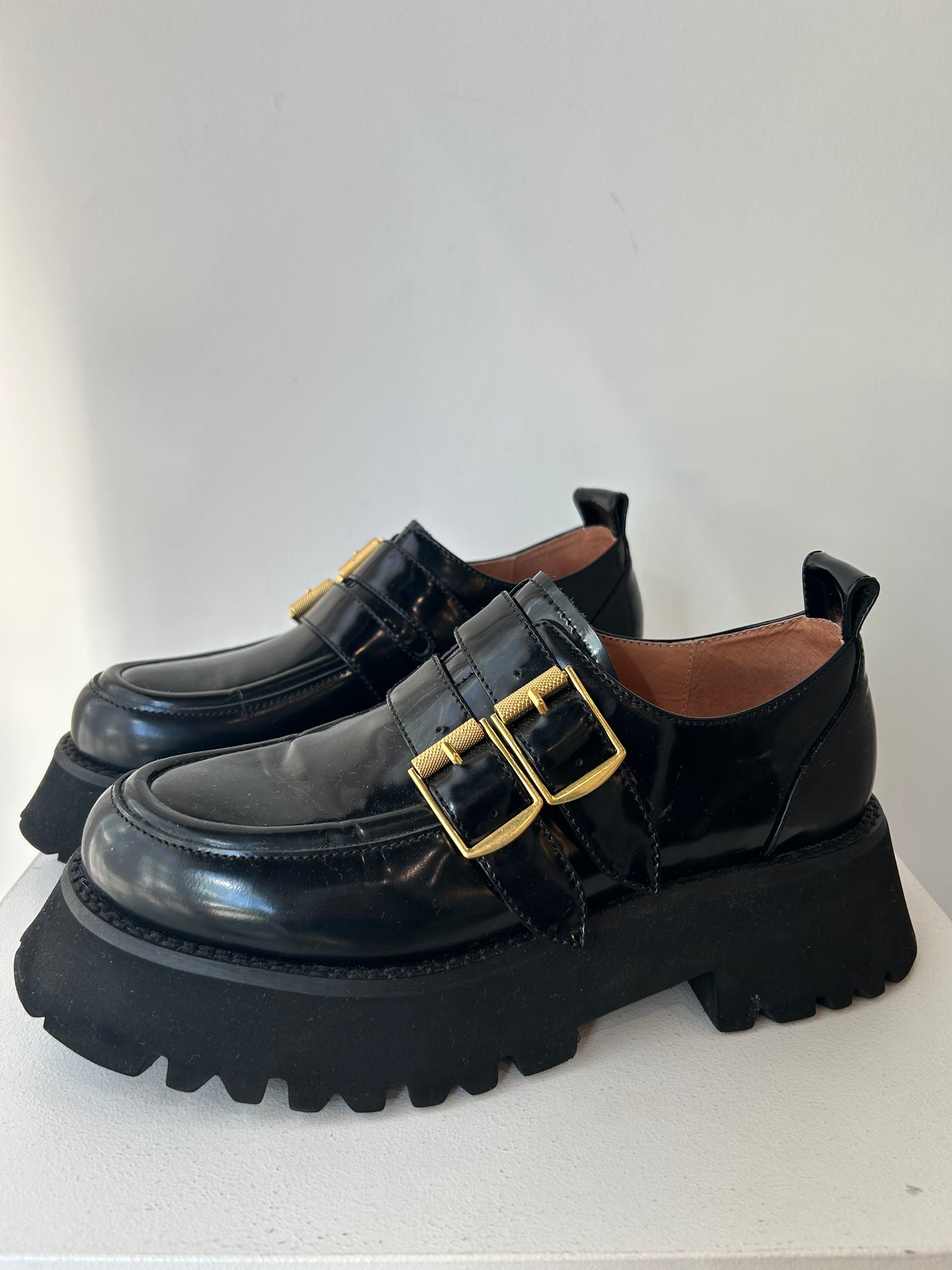 Alias Mae 'Talia' Loafer ~ size 38